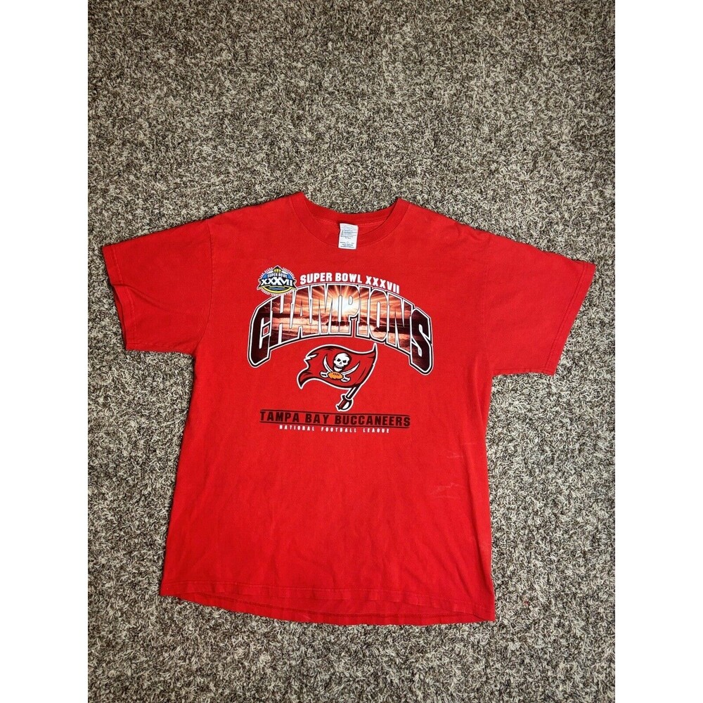 VINTAGE Tampa Bay Buccaneers Men's Large Red Super Bowl XXXVII Champions Tee